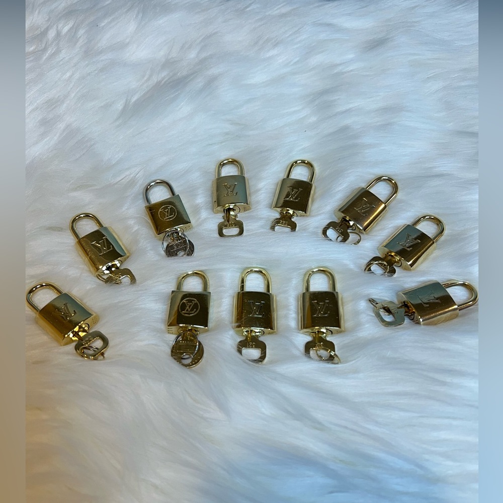 LV lock and key (1 pair) available numbers 308 309 311 317 318 322